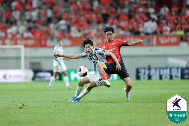손정범(왼쪽)과 서민우. /사진=한국프로축구연맹 제공