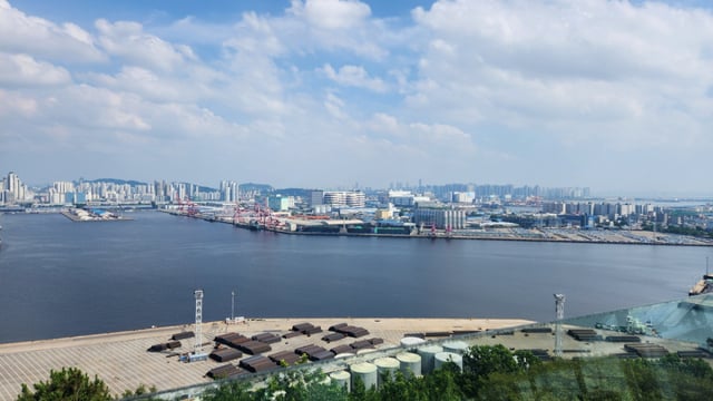 전망대에서 내려다 본 제물포항 등 인천시내