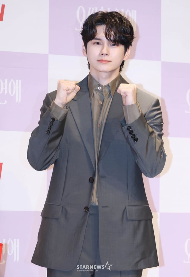 배우 옹성우가 14일 오후 서울 강남구 엘리에나 호텔에서 진행된 tvN 토일드라마 오싹한연애 제작발표회에 참석해 포즈를 취하고 있다. 귀신을 보는 재벌 상속녀와 귀신을 가장 무서워하는 열혈 검사의 좌충우돌 오컬트 로맨스 '오싹한 연애'는 오는 18일 첫 방송된다. /2026.07.14 /사진=이동훈 photoguy@