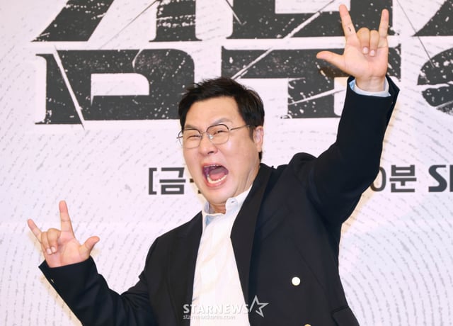 배우 윤경호가 서울 양천구 목동 SBS에서 진행된 금토드라마 ‘김부장’ 제작발표회에 참석해 포즈를 취하고 있다. /2026.06.25 /사진=이동훈 photoguy@