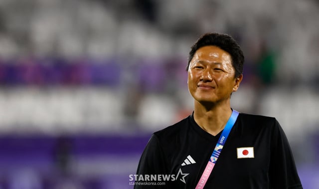 내년 3월부터 일본 축구 국가대표팀 지휘봉을 잡는 게 사실상 확정된 오이와 고 21세 이하(U21) 일본 올림픽 축구대표팀 감독. 오이와 감독은 A대표팀 감독 선임 후에도 2028 LA 올림픽을 준비하는 올림픽대표팀 감독을 겸임할 예정이다. /로이터=뉴스1