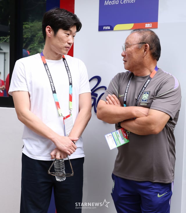 지난달 멕시코에서 만난 박지성(왼쪽)과 박항서 당시 북중미 월드컵 지원단장. /사진=김진경 kim.jinkyung@