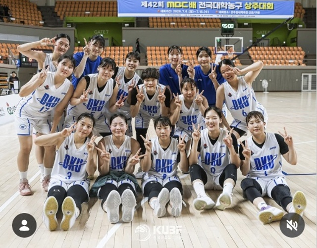 檀国大の優勝記念セレモニー。 /写真=韓国大学バスケットボール連盟SNS