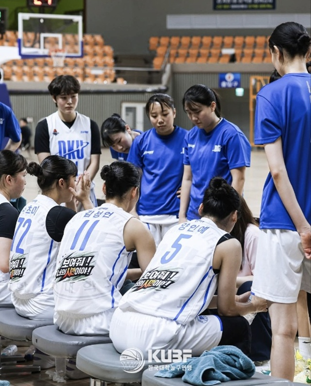 檀国大の作戦タイム。 /写真=韓国大学バスケットボール連盟SNS
