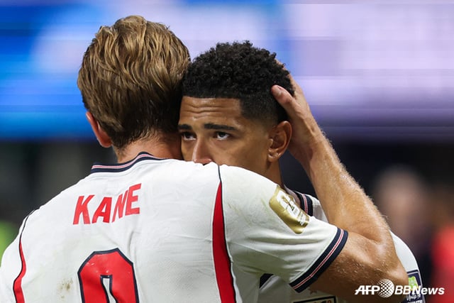 Harry Kane (izquierda) consuela a Jude Bellingham. /AFPBBNews=NEWS1