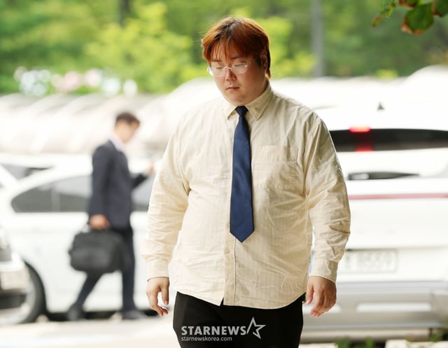 Yoo Jae-hwan, a composer and broadcaster facing charges of forced molestation, is seen leaving after attending the appeal trial sentencing session held at Seoul Southern District Court on the 16th. On this day, the court upheld the original verdict, rejecting the appeals filed by the Prosecution Service and Yoo Jae-hwan. /2026.07.16 /Photo=Kim Hwi-seon hwijpg@