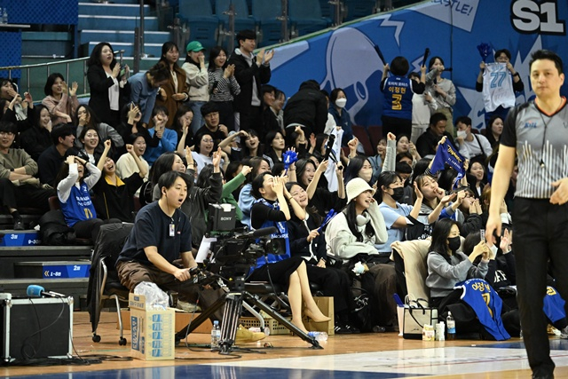 Seoul Samsung fans. /Photo=KBL provided