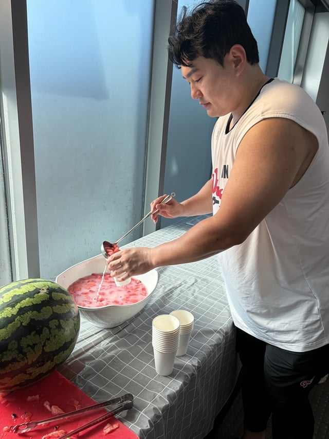 Choi Ji-man enjoying watermelon punch. /Photo=Ulsan Whales
