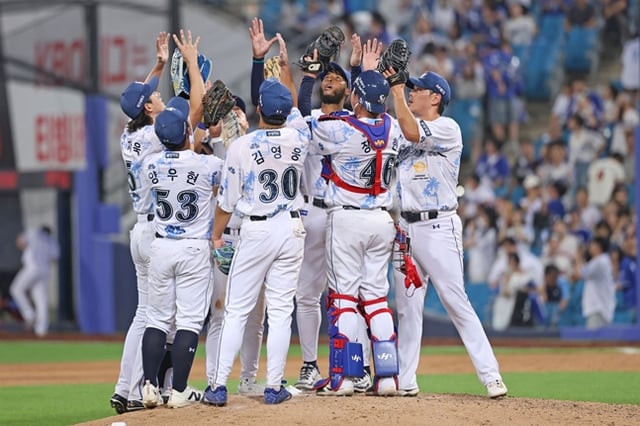 16日の試合を終えた三星(サムスン)選手団。 /写真=三星ライオンズ
