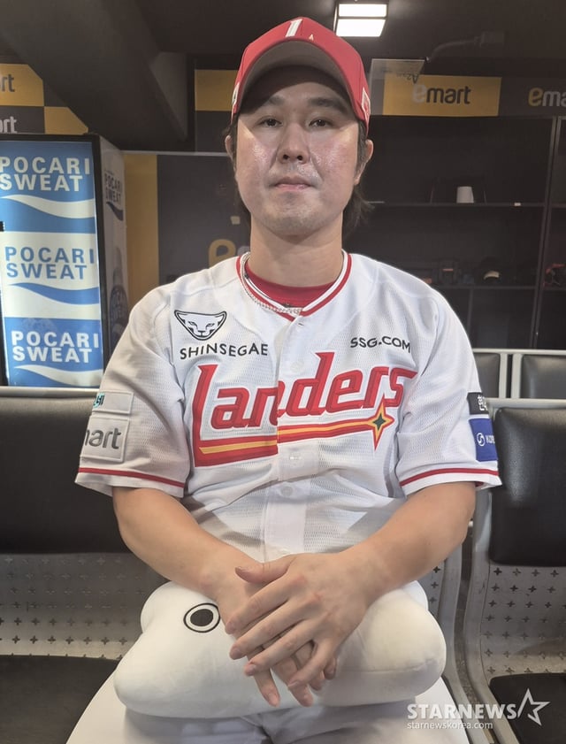 SSG Choi Jeong se encuentra dando una entrevista tras finalizar el partido contra KIA en Incheon el día 16. /foto=reportero Shin Hwa-seop