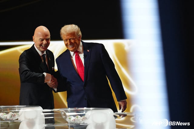 FIFAのジャンニ·インファンティーノ会長とドナルド·トランプ大統領(右)。 /AFPBBNews=ニュース1