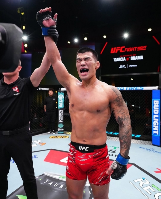 高硕贤在美国内华达州拉斯维加斯 UFC APEX 举行的"UFC 格斗之夜:加西亚 vs 奥纳马”垫场赛次中量级(77.1公斤)比赛结束后发出咆哮。/图片=UFC 韩国官方社交媒体
