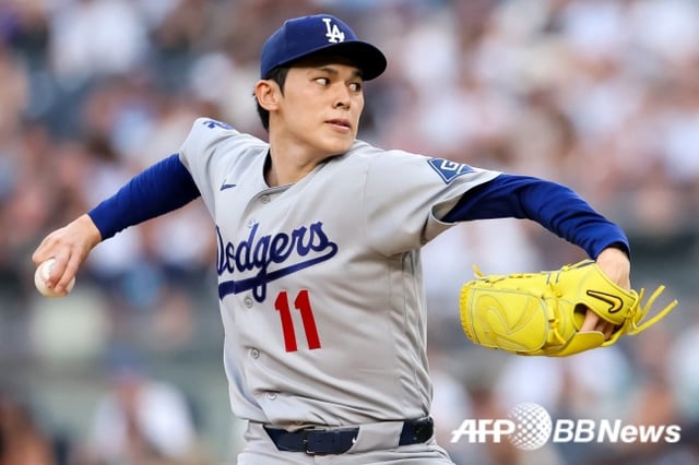 LA 다저스 사사키 로키가 18일(한국시간) 미국 뉴욕주 양키스타디움에서 열린 2026 MLB 정규시즌 양키스와 방문경기에서 역투하고 있다. /AFPBBNews=뉴스1
