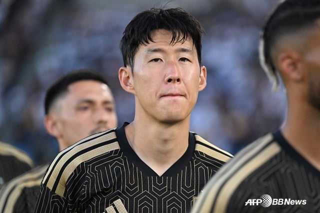 경기 전 손흥민이 비장한 표정을 짓고 있다. /AFPBBNews=뉴스1