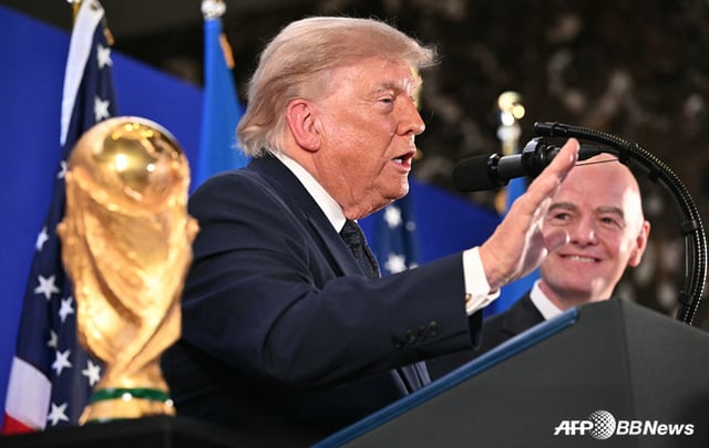 U.S. President Donald Trump (left) and FIFA President Gianni Infantino. /Photo=NEWS1