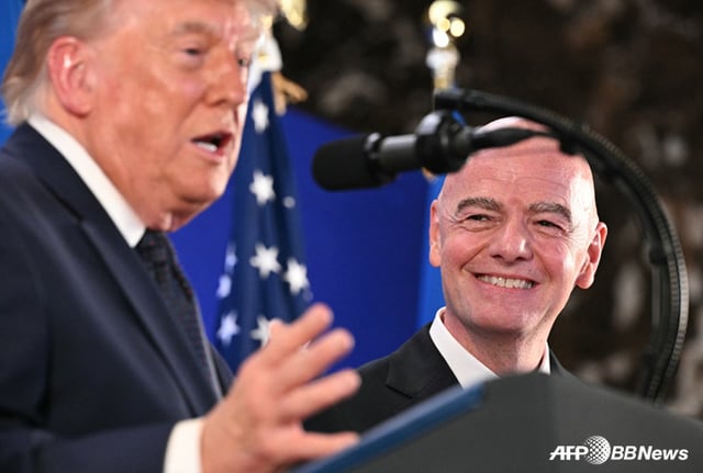 U.S. President Donald Trump (left) and FIFA President Gianni Infantino. /Photo=NEWS1