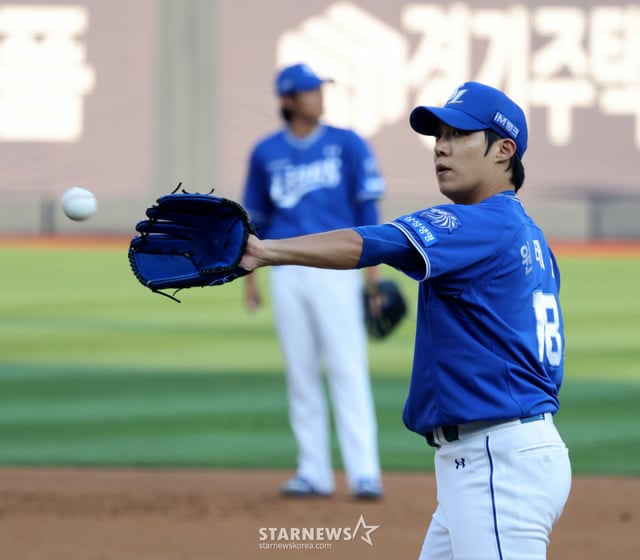삼성 우완투수 원태인이 지난 6월 10일 수원KT위즈파크에서 열리는 2026KBO리그 삼성라이온즈와 KT 위즈 경기에서 선발로 나서 역투하고 있다. 2026.06.10. /사진=강영조 cameratalks@