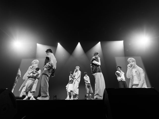 Imagen del evento de showcase global de NEXZ 'Mmchk_Not Typical' en Bangkok /foto=JYP Entertainment, BNJ Entertainment