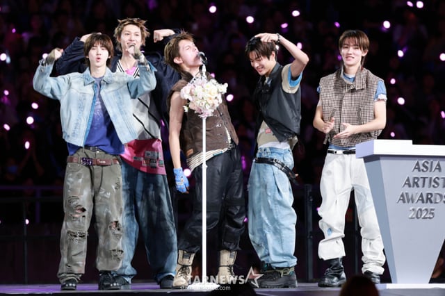 그룹 코르티스(CORTIS)가 6일 가오슝 내셔널 스타디움에서 진행된 스타뉴스 주최 '10주년 아시아 아티스트 어워즈 2025(10th Anniversary Asia Artist Awards 2025, '10주년 AAA 2025')에서 AAA Rookie of the Year상을 받고 수상소감을 말하고 있다. /2025.12.06 /사진=임성균 tjdrbs23@