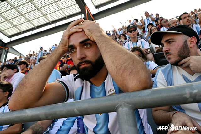 Argentine soccer fans dejected after losing the final. /AFPBBNews=NEWS1