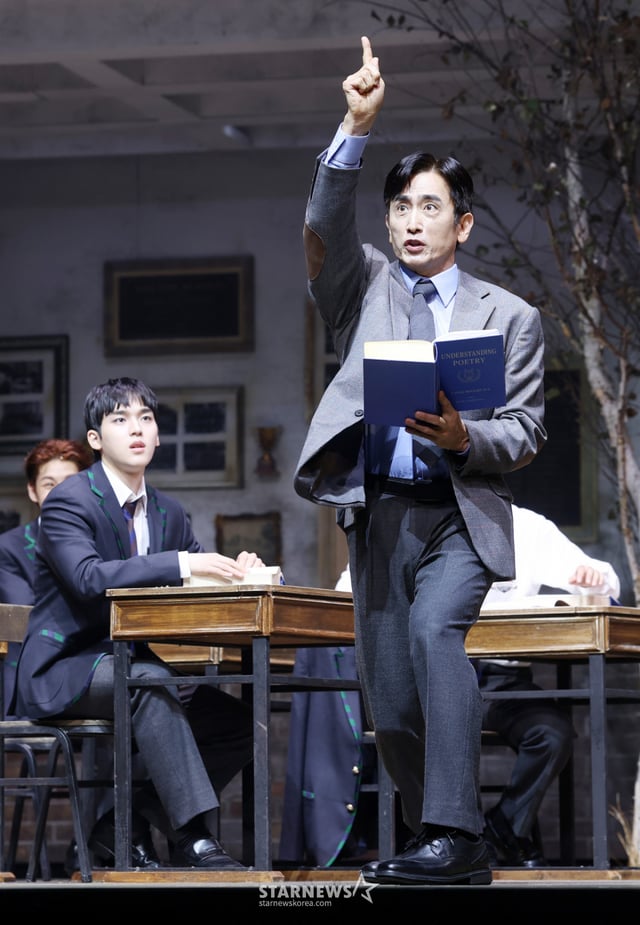 El actor Cha In-pyo muestra una excelente actuación durante la rueda de prensa de la obra de teatro 'Société des poètes disparus', celebrada el día 21 en el NOL Theater Daehak-ro, distrito Jongno-gu, Seúl. /2026.07.21 /Foto=Kim Hwi-seon hwijpg@