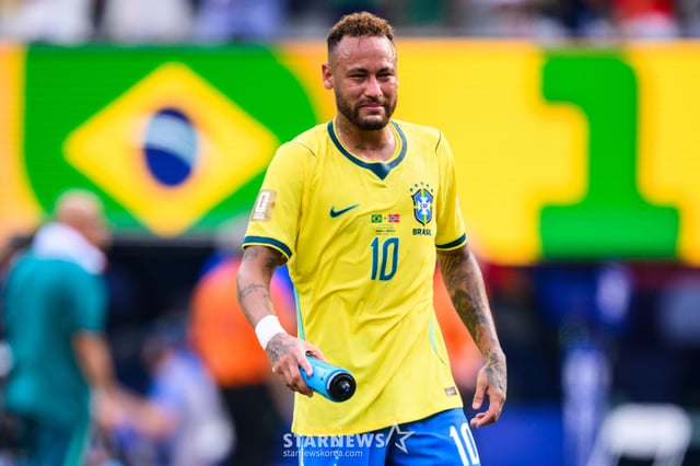 ブラジルサッカー国家代表チームのネイマールが、ノルウェーとの2026 FIFA北中米ワールドカップ(W杯)決勝トーナメント1回戦の敗北で脱落した後、涙を流している。 /ロイター=ニュース1