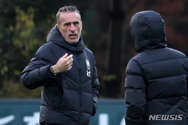 Coach Paulo Bento. /Photo=NEWSIS