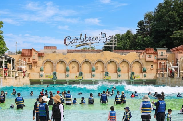 Caribbean Bay Outdoor Wave Pool