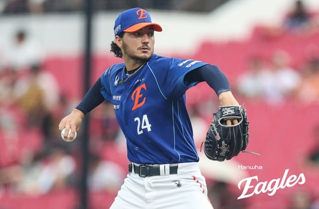 Hanwha Eagles pitcher Owen White makes a strong start during a 2026 Shinhan SOL KBO League away game against the KIA Tigers at Gwangju-Kia Champions Field on the 22nd. /Photo=Hanwha Eagles
