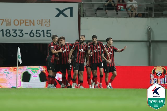 Jugadores de FC Seúl celebran justo después del primer gol. /Foto=Federación Coreana de Fútbol Profesional