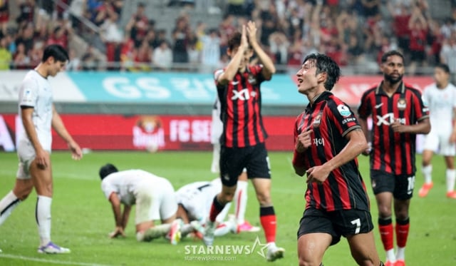 Jung Seung-won (derecha) realiza una celebración tras marcar un gol. /foto=reportero sénior Kang Young-jo