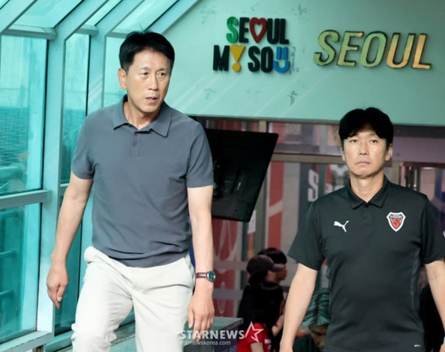 Park Tae-ha (left), Pohang Steelers head coach. /Photo=Senior reporter Kang Young-jo