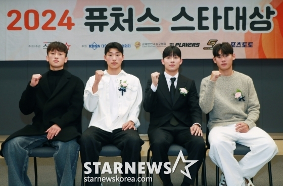 2024 Futures Star Awards football division winners: Kim Hyun-woo, Son Jeong-beom, Yang Min-hyuk, Park Seung-soo (from left). /Photo=Reporter Lee Dong-hoon