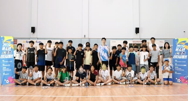 Ảnh tập thể của Giám đốc Yoo Yeon-sung và các vận động viên. /Ảnh=Hội Thể thao Hàn Quốc