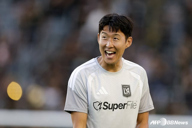 赛前热身的孙兴慜。/AFPBBNews=NEWS1