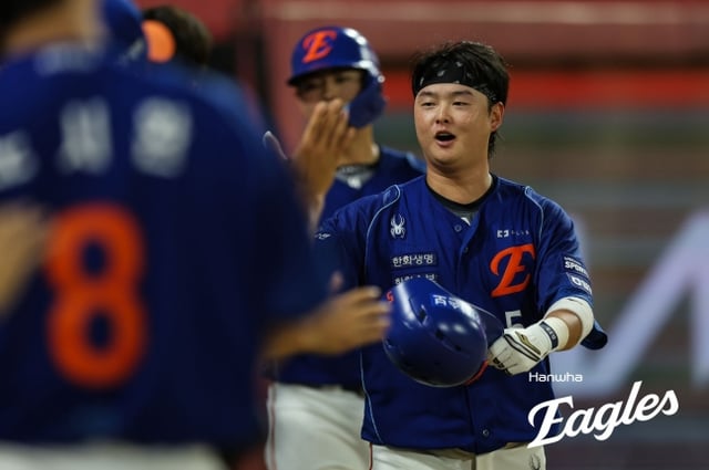 Hanwha Eagles' Lee Do-yoon smiles brightly after hitting a two-run home run in the bottom of the seventh inning during the visiting game against the KIA Tigers at Gwangju-Kia Champions Field on the 23rd. /Photo=Hanwha Eagles provided