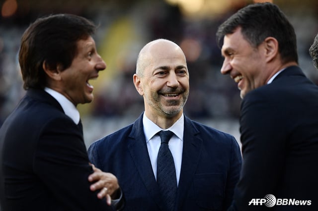 Leonardo (ngoài cùng bên trái) và Paolo Maldini (ngoài cùng bên phải). /AFPBBNews=NEWS1