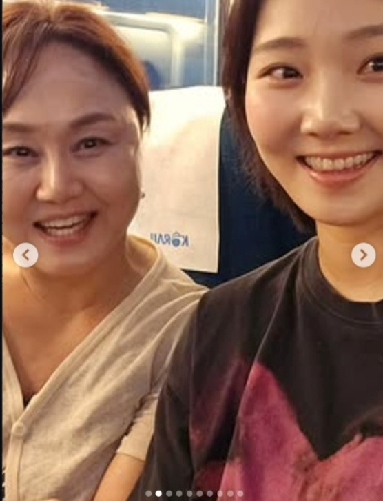 Lee Kyung-sil (left) is acting alongside her daughter Son Su-ah. /Photo=Lee Kyung-sil SNS