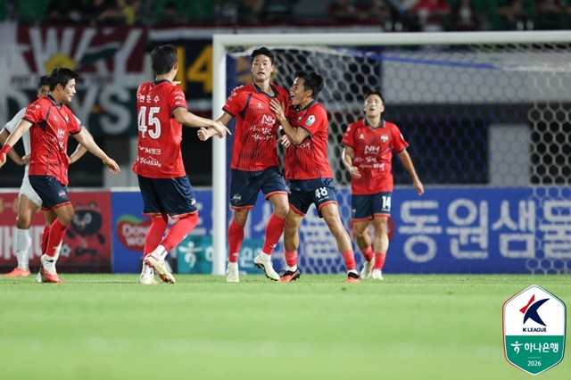 _NAME_0__'s goal celebration. /Photo=Korea Professional Football League