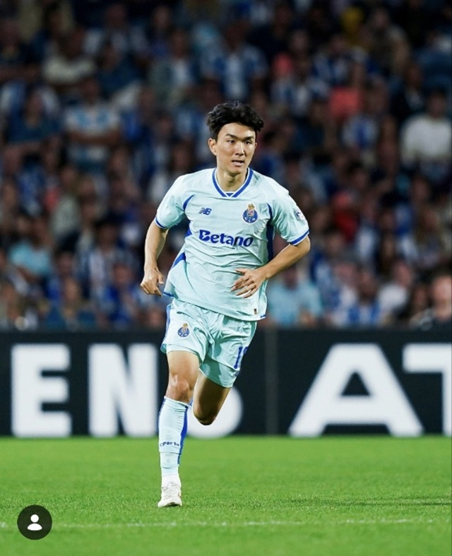 Hwang In-beom focusing on the match. /Photo=FC Porto SNS