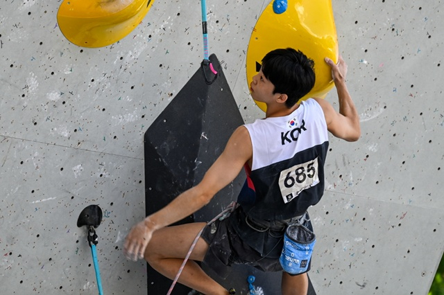 Leead 1st place Jung Chan-jin. /Photo=Korea Mountaineering Federation provided