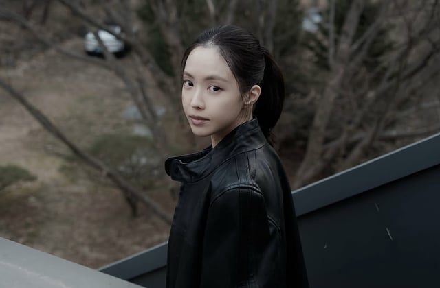 /사진 = 손나은 SNS