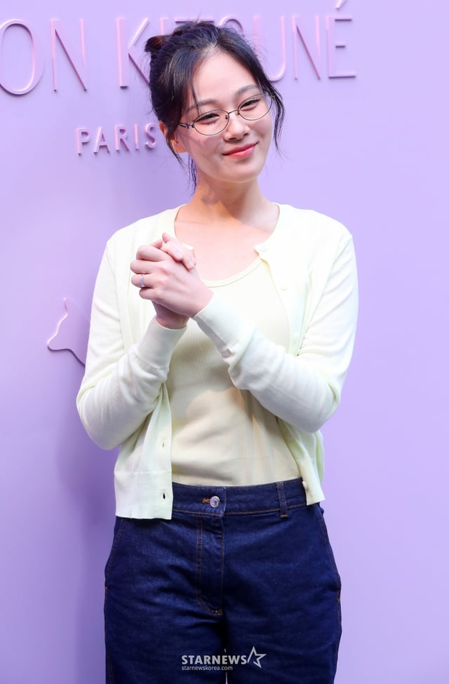 Singer and actress VV poses at the launch event for fashion brand Maison Kitsuné's 'Babyfox' collection held at Café Kitsuné in Sinsa-dong, Gangnam-gu, Seoul, on the afternoon of the 29th. March 29, 2024 / Photo=Kim Chang-hyun