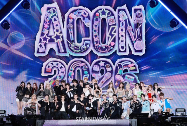 25일 오후 타이베이 NTSU Arena에서 개최 된 'ACON 2026(에이콘2027)' 무대에서 전 출연진들이 기념촬영을 하고 있다. 2026.07.25 /사진=임성균 tjdrbs23@