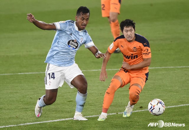 El 'as' de la selección surcoreana de fútbol, Lee Kang-in (25), se ha trasladado al Atlético de Madrid, lo que ha provocado que las decisiones pasadas del Valencia sean objeto de nuevas y fuertes críticas.