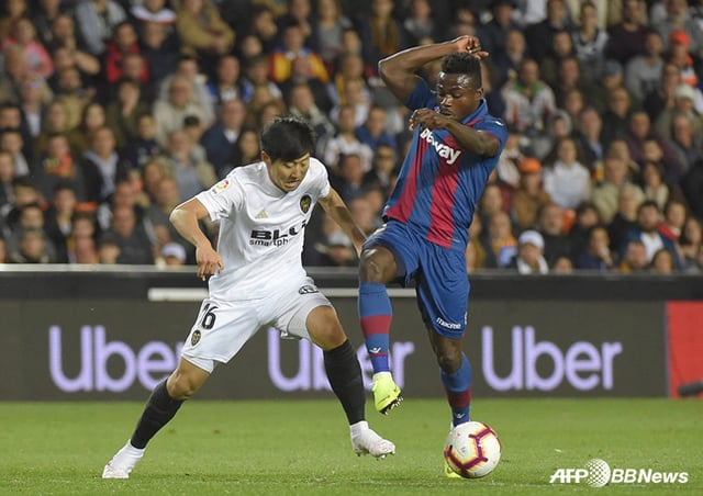 El Mallorca no desaprovechó esta oportunidad. El club fichó a Lee Kang-in sin coste alguno y le ofreció suficientes oportunidades de juego. Lee Kang-in se convirtió en un jugador clave del Mallorca. En solo dos años, se trasladó al gran club PSG, mientras que el Mallorca también obtuvo ingresos por el traspaso.