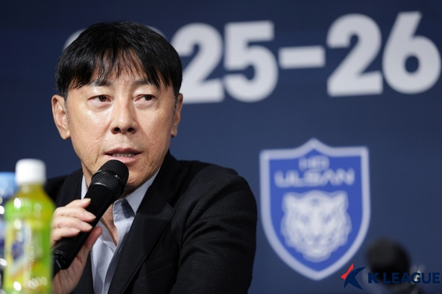El entrenador Shin Tae-yong durante su etapa al mando del Ulsan HD. /Foto=Federación Coreana de Fútbol Profesional