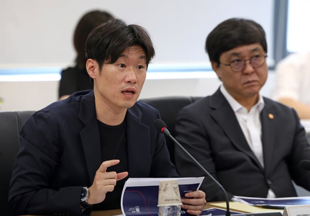 サッカー革新委員会の朴智星(パク·チソン)共同委員長が27日、ソウル鍾路区(チョンログ)の国立現代美術館ソウル館で開かれたサッカー革新委員会第4回会議で発言している。 /写真=文化体育観光部提供