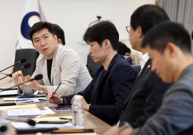 柳承敏K-サッカー革新委員会の共同委員長が27日、ソウル鍾路区(チョンノグ)の国立現代美術館ソウル館で開かれたK-サッカー革新委員会第4回会議で発言している。 /写真=文化体育観光部提供