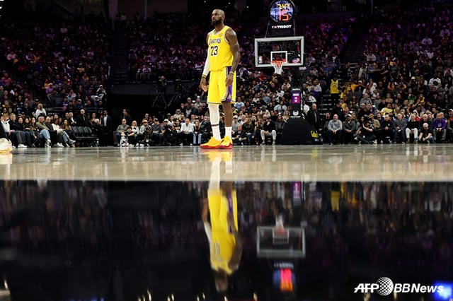 LeBron James focused on the game. /AFPBBNews=NEWS1